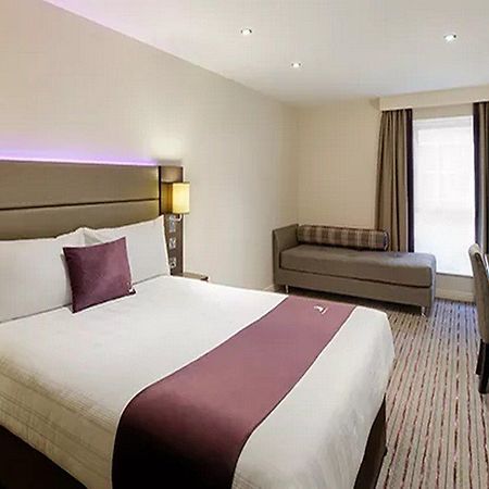 Premier Inn Manchester Cheadle  Exterior foto